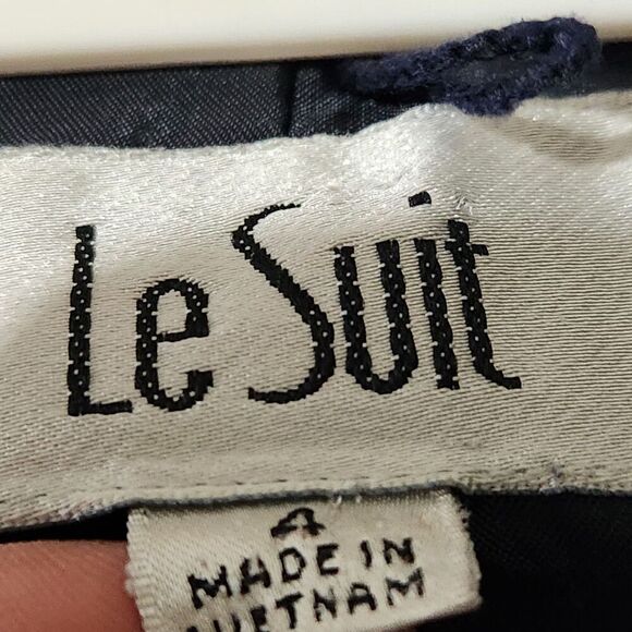 Le suit Blazer Size 4 Navy Blue Color 3 Front Buttons Shoulder Pads - Picture 4 of 7